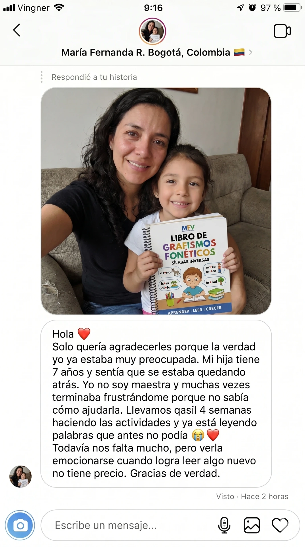 María Fernanda, Bogotá — mensaje de Instagram con foto de mamá e hija sosteniendo el libro MFV